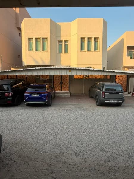 للبيع بيت في السرة ق٦ 