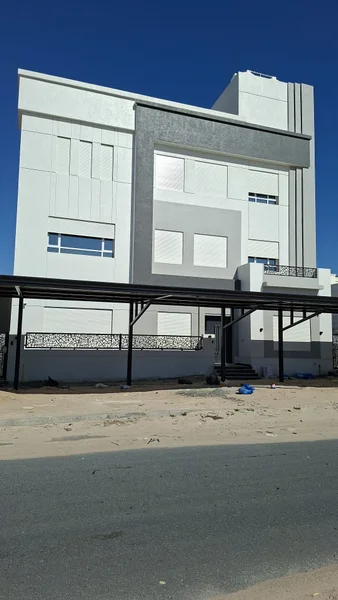 للبيع فيلا في جنوب عبدالله المبارك قطعه ٢ 