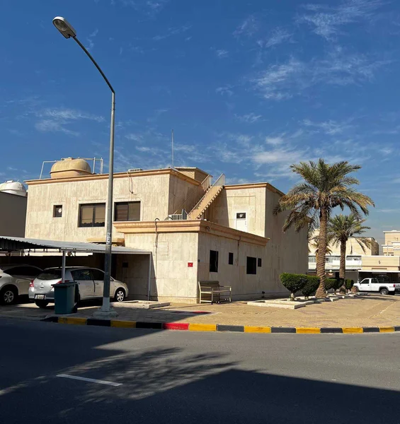 للبيع بيت هدام في صباح السالم قطعه 5