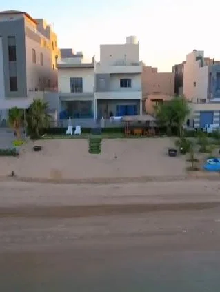 للبيع شاليه في مدينة صباح البحرية - الثالثة