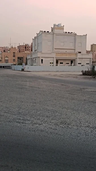 للبيع فيلا استثماري في الرميثية قطعة 9