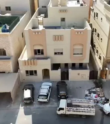 للبيع بيت استثماري في عبدالله مبارك قطعة 5