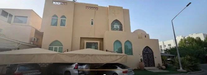 للبيع بيت في للبيع بيت في مشرف قطعة 5قطعة 5